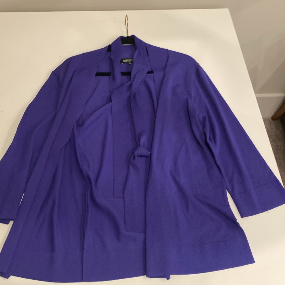 Excellent condition: Jones New York Collection purple blouse, size M
